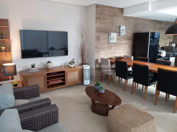 Imagem Linda e espaçosa casa com 472 m² de área construída em um terreno de 560 m². O imóvel possui s...