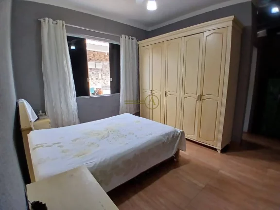 Imagem Casa geminada com área de churrasqueira, ótimo espaço e boa localização
