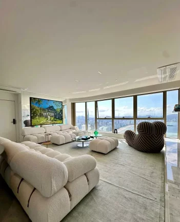 Imagem Apartamento quadra mar com 5 dormitórios sendo 4 suítes e 3 vagas de garagem em Balneário Camboriú