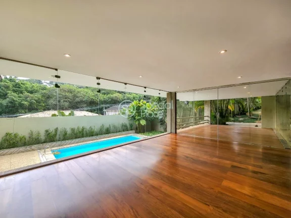 Imagem Excelente casa em rua fechada, com monitoramento 24 horas, ao lado do Clube Paineiras. Essa casa mod...