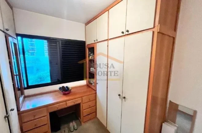 Imagem Apartamento com 96 m². Possui 3 dormitórios, sendo 1 suíte, 2 banheiros, sala ampla com boa ilumi...