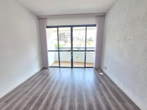 Imagem 105 metros 4 dormitórios 1 suíte 2 vagas Edifício bem localizado, com lavabo, dependência de emp...