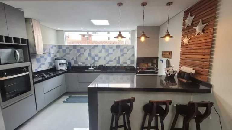 Imagem Sobrado com 3 dormitórios, 136 m² - venda por R$ 1.100.000,00 ou aluguel por R$ 8.900,00/mês - Praia de Juqueí - São Sebastião/SP