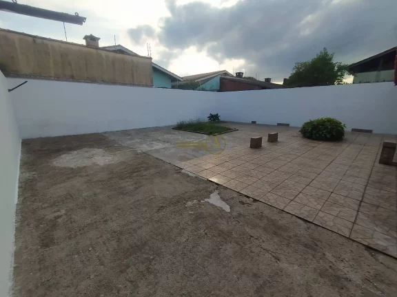 Imagem Casa térrea, 3 dorms, muito bem localizada à venda em Peruíbe
