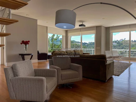 Imagem Casa à venda em Campos do Jordão – Com 7 suítes e vista panorâmica