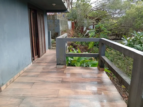 Imagem Casa à venda em Garopaba com 2 unidades independentes e terreno de 2.000 m²