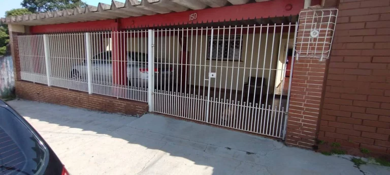 Imagem Casa Térrea com Terreno 10 x 30 Maravilhoso Para Construtor com Casa Antiga