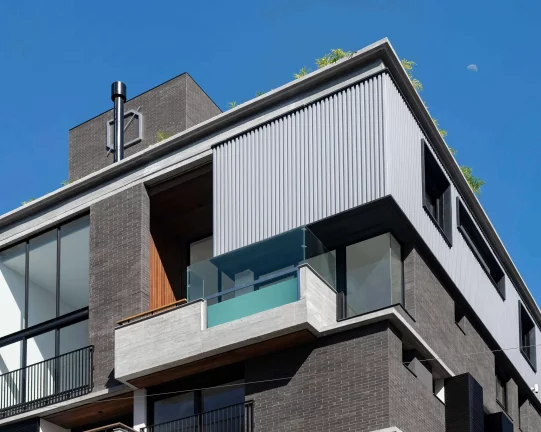 Imagem Apartamento Duplex mobiliado com 3 dormitórios sendo 3 suítes e 2 vagas de garagem - Jurerê/SC