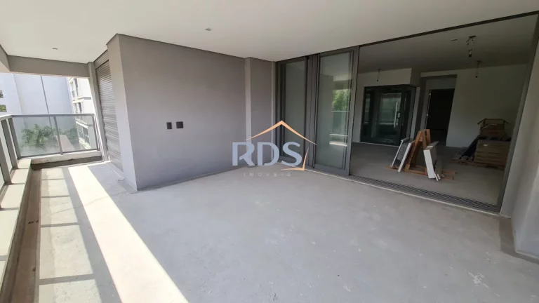 Imagem Vende excelente apartamento de 160m² com 3 su;ites e 2 vagas no contrapiso