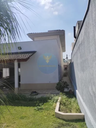 Imagem Casa com 4 Suítes e Área Gourmet em Condomínio Arborizado