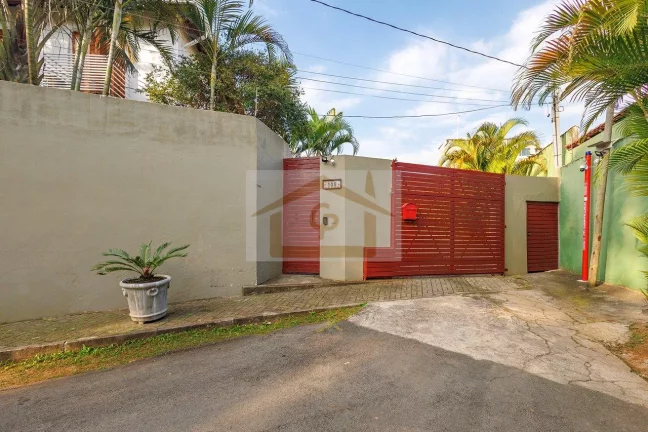 Imagem Casa à venda na Chácara Cantagalo, um bairro tranquilo e arborizado. Granja Viana