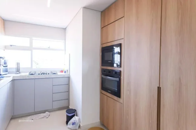 Imagem Cobertura mobiliada com 184m² localizada no bairro Ana Lúcia, ideal para quem busca espaço, sofis...