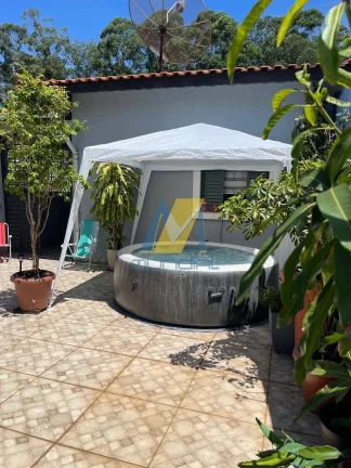 Imagem Sobrado amplo com 215m², 4 dormitórios e espaço gourmet - R$ 780 mil