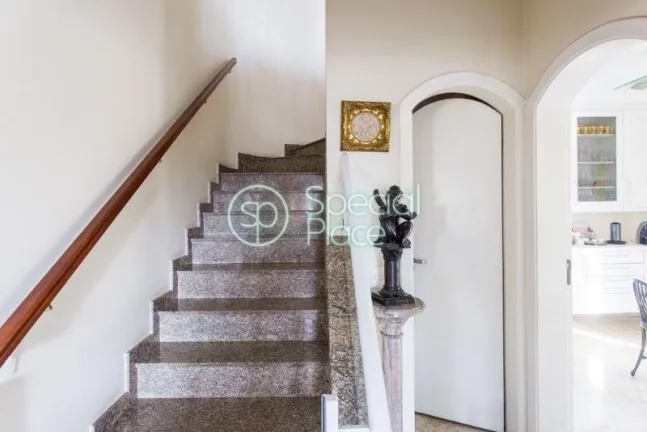 Imagem Excelente cobertura duplex com 400m² em Moema. O piso superior dispõe de uma bela área de lazer p...