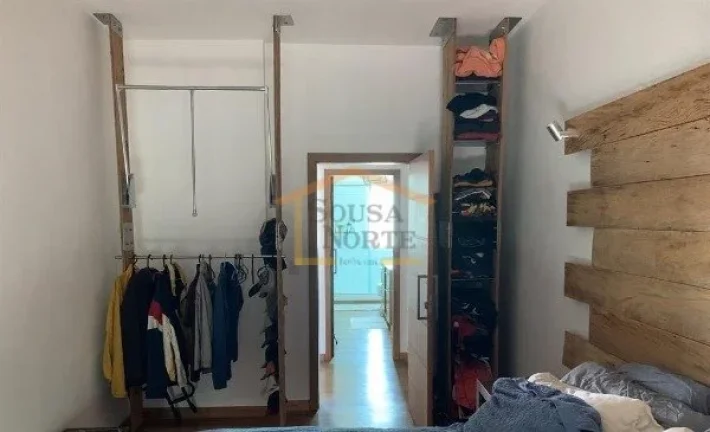 Imagem Apartamento totalmente reformado, 2 dormitórios, sala 2 ambientes, cozinha com armários, área de ...