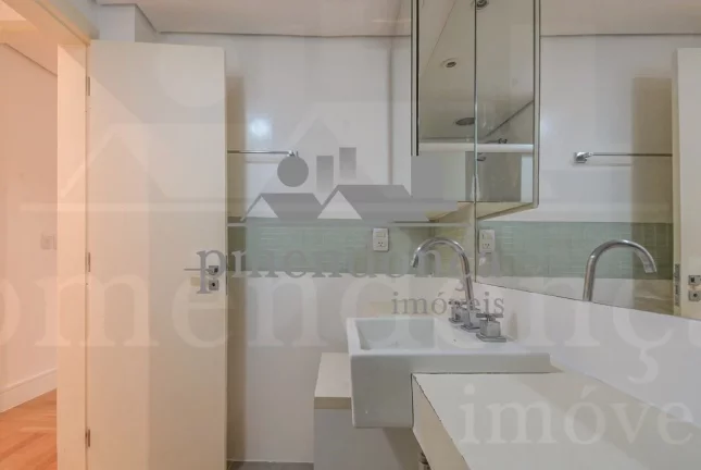 Imagem Apartamento reformado a venda em Pinheiros com 2 quartos( 1 suí­te )e 1 vaga, 123m²