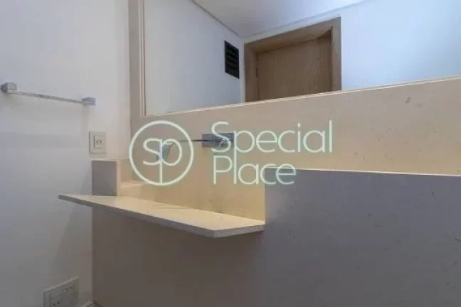 Imagem Lindo apartamento com 293m2 de área privativa, 4 dormitórios ( 2 suítes) e 3 vagas na garagem. Ap...
