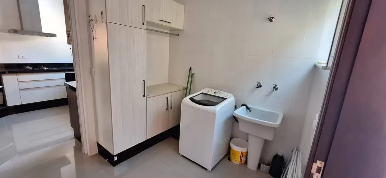 Imagem EXCELENTE IMOVEL, CASA COM 4 SUITES PISCINA E HIDROMASSAGEM, PERTO DA PRAIA