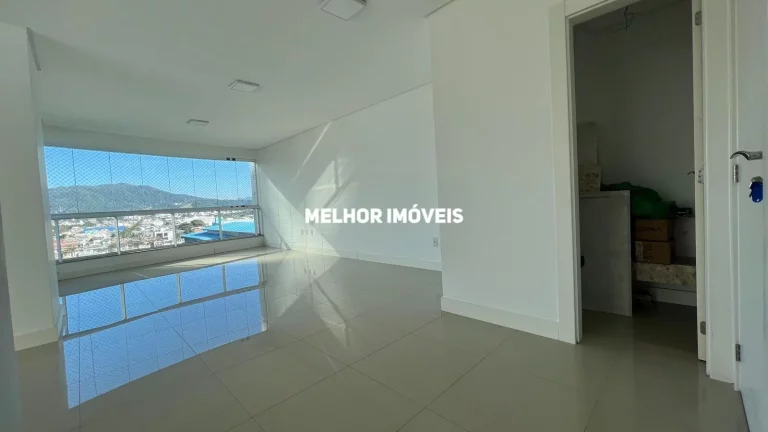 Imagem Apartamento Semi Mobiliado com 04 dormitórios, localizado na Barra Sul de Balneário Camboriú.