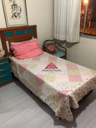 Imagem Amplo Apartamento na segunda quadra da Ary Parreiras,composto de ampla sala,dois quartos,cozinha,area de serviço externa e dependências completa,vaga