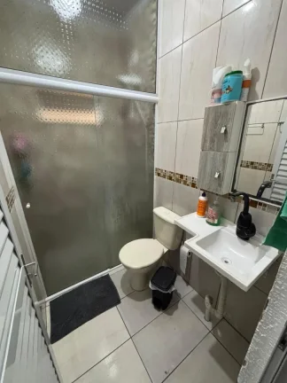 Imagem Adriano Carpes Imóveis vende, uma linda casa em alvenaria mais edícula , com 2 dormitórios sendo 1 suíte, no centro de Penha, com uma ótima localização.
