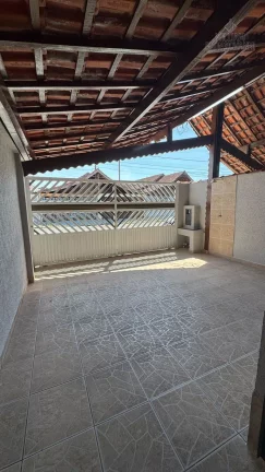 Imagem Casa Geminada com Suíte, Churrasqueira e 2 Vagas – Maracanã PG