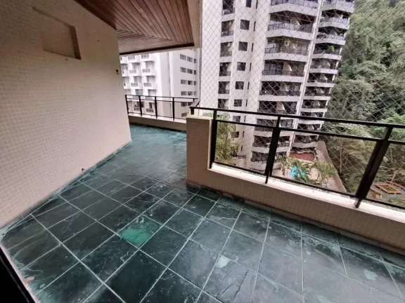 Imagem AMPLO APARTAMENTO COM 4 DORMITÓRIOS, SENDO 3 SUÍTES E O 4º DORMITÓRIO OPCIONAL, 2 VAGAS, VARANDA ESTENDIDA, NA REGIÃO NOBRE DA PITANGUEIRAS NO GUARUJÁ