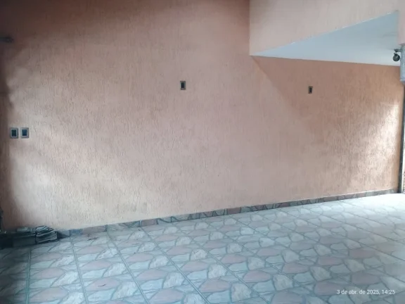 Imagem ???? "Essa casa enorme tá desocupada e pode ser sua! Olha só essa localização..."
