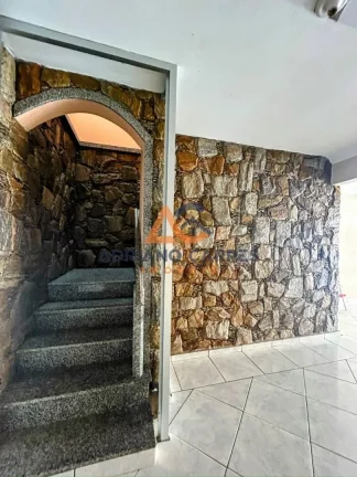 Imagem Casa ampla com 5 dormitórios, sendo 1 suíte, em Gaspar no bairro Coloninha - Santa Catarina Adriano Carpes Imóveis vende