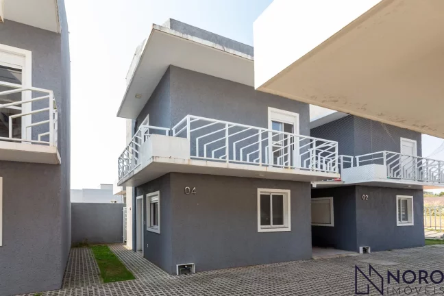 Imagem Casa em Residencial Fechado com Terraço e 2 Dormitórios em Santa Maria