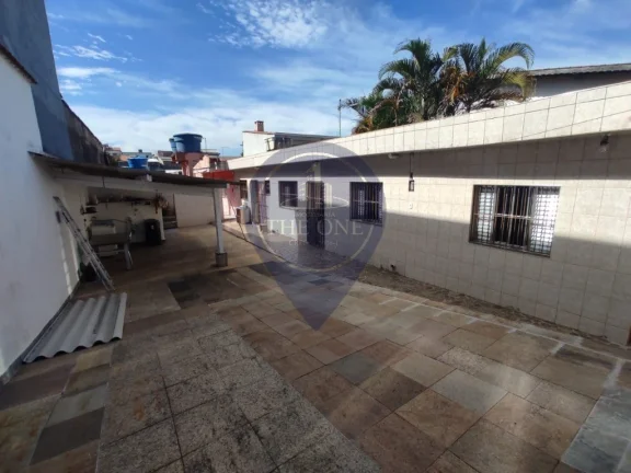 Imagem Casa à venda em Guarulhos, Vila Carmela II: 3 quartos, 2 salas, 2 banheiros, 4 vagas de garagem. Imperdível!