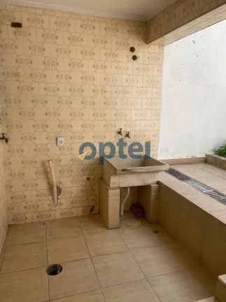 Imagem CASA COM 202 M² COM 03 DORMITÓRIOS SENDO 1 SUITE, 2 SALAS, 2 WC, - SANTO ANDRÉ SP.