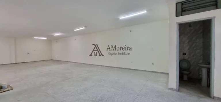 ALUGUEL SALÃO COMERCIAL COM 135 M² PLANO, MAIS ESCRITÓRIO