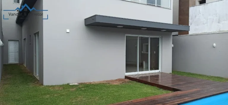 Imagem Imperdível Sobrado à Venda em Toledo-PR, Jardim La Sale II: 3 quartos, 3 suítes, 4 banheiros, 2 vagas, 200m²!
