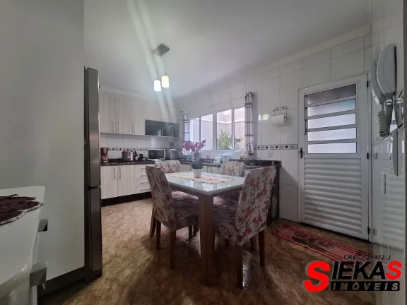 Imagem Imperdível oportunidade: Casa à venda em São Paulo-SP, na Vila São Geraldo, com 3 quartos, 1 suíte, 1 sala, 2 banheiros, 3 vagas de garagem e 160m² de área!
