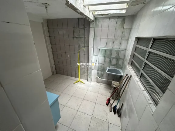 Imagem Casa de Esquina Ideal para por comércio clínica, escritórios perto da Marginal