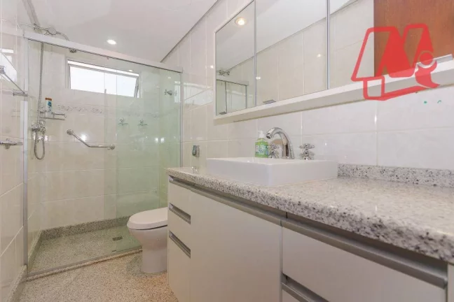 Imagem No Moinhos de Vento, 139 m², 2 vagas e infraestrutura.