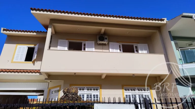 Imagem Ampla casa de 2 pavimentos 4 dormitórios (suíte) no Balneário do Estreito
