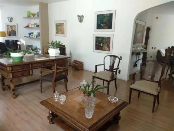 Imagem Confira esta linda casa em bairro tradicional de Barbacena/MG - Mansões!