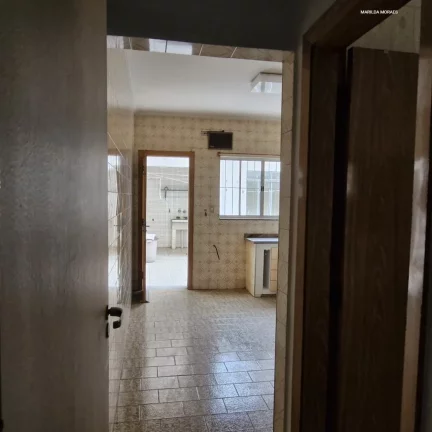 Foto do imóvel: Casa confortável de 2 dormitórios, 2 banheiros, sala para dois ambientes, com entrada lateral e va...