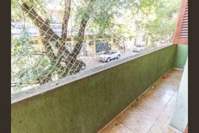 Imagem Sobrado com 3 Quartos e Quintal em Mooca – Zona Leste de São Paulo

Belíssimo sobrado de aproxim...
