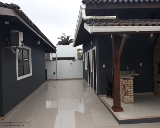 Imagem Casa de Alto Padrão em Condomínio à Venda em Camaçari-BA - 3 quartos, 1 suíte, 2 salas, 1 banheiro, 4 vagas, 130,00 m².