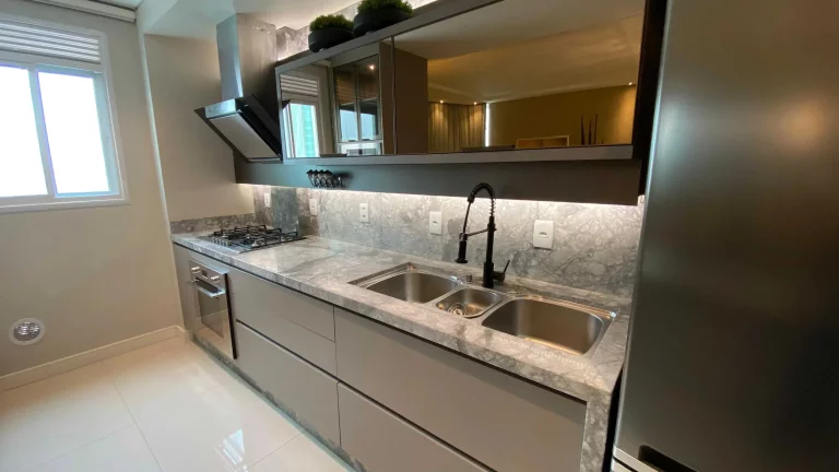 Imagem Apartamento com 3 dormitórios sendo 3 suítes e 3 vagas de garagem em Balneário Camboriú/SC