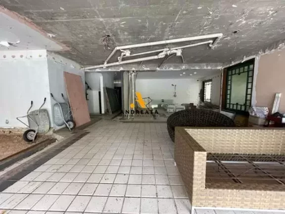 Imagem Novo Leblon - Casa localizada na melhor rua do condominio. Oportunidade de retrofit. Atenção construtrores!!!