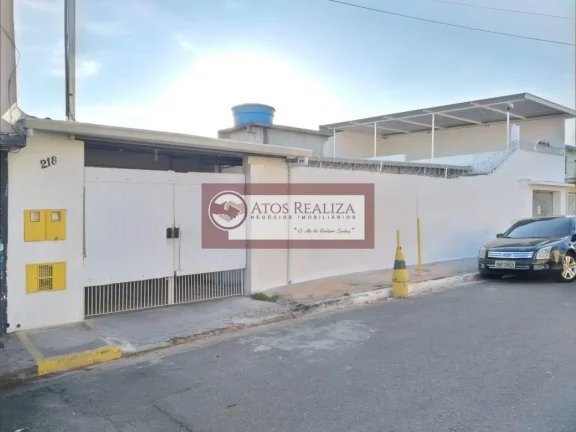 Imagem Oportunidade única de investimento no parque América. Vendo casa com Área total 243m² no parque América, Casa com 3 Dormitorios sendo 1 Suíte, vaga de garagem, 2 Kitnets com, quarto, sala, cozinha, banheiros cada, 2 salões comercial, uma grande oportunida