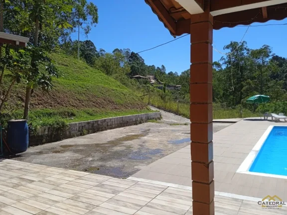 Imagem Chácara à venda com 3 quartos, piscina e área gourmet em Campo Limpo Paulista.