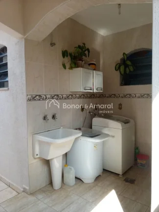Imagem Linda e espaçosa casa com 217 m² de área construída e 320 m² de terreno. A residência possui 3...