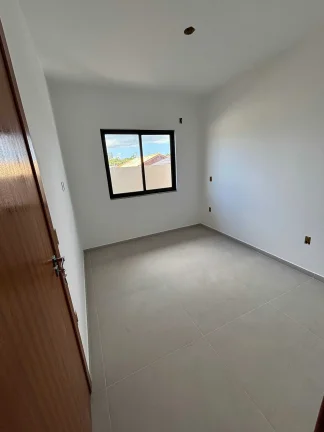 Imagem Casa com 2 dormitórios sendo 2 suítes e 1 vaga de garagem em São José/SC