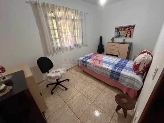 Imagem Casa ampla e conservada - 4 quartos/2 suítes.