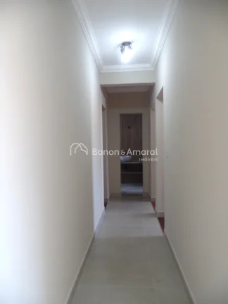 Imagem Reformado, amplo, 3 quartos, sendo 1 suíte, 2 com armários e 1 com bancada para estudo/escritório...
